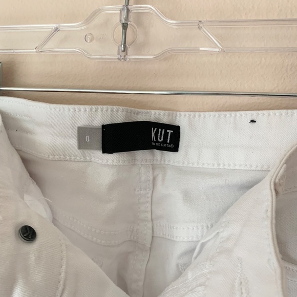 Kut from the Kloth Gidget raw hem short in white, size 0 - Picture 3 of 4